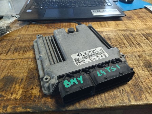 bontott VW TOURAN Motorvezérlő