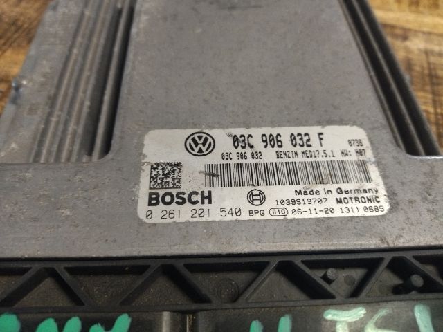 bontott VW TOURAN Motorvezérlő