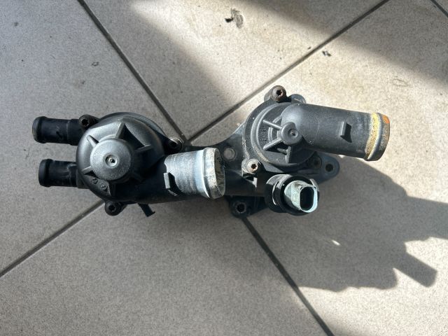 bontott VW TOURAN Termosztátház