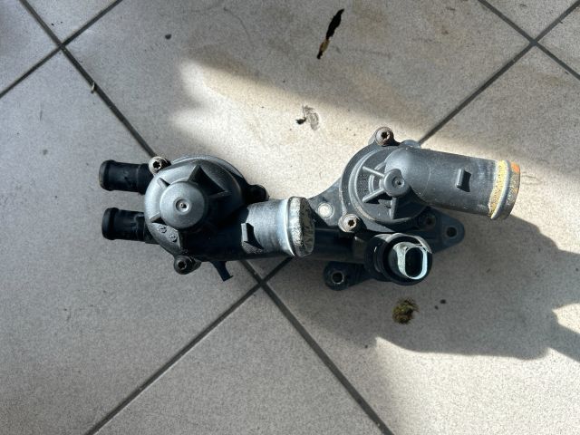 bontott VW TOURAN Termosztátház