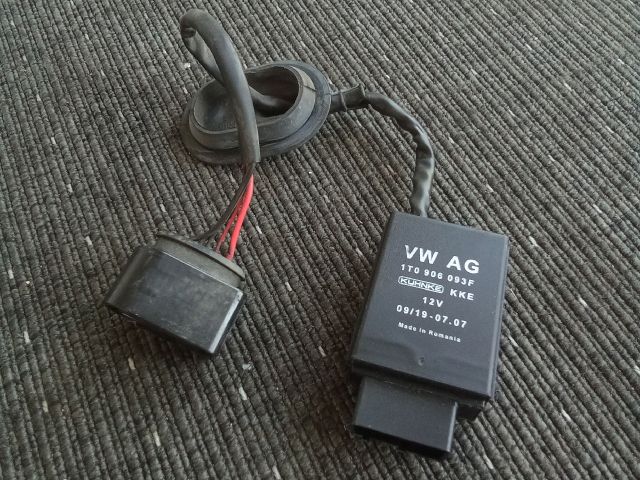 bontott VW TOURAN Üzemanyag Szivattyú Relé