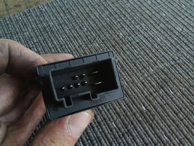 bontott VW TOURAN Üzemanyag Szivattyú Relé