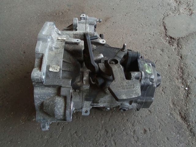 bontott VW TOURAN Váltó (Mechanikus)