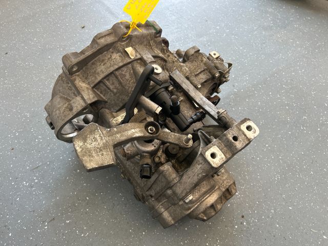 bontott VW TOURAN Váltó (Mechanikus)