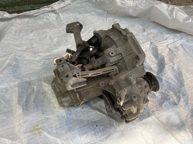 bontott VW TOURAN Váltó (Mechanikus)