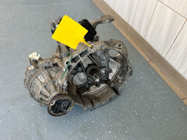 bontott VW TOURAN Váltó (Mechanikus)