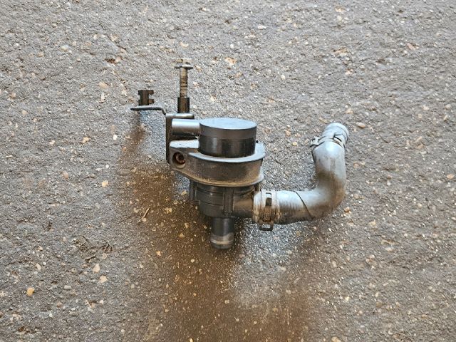 bontott VW TOURAN Vízpumpa