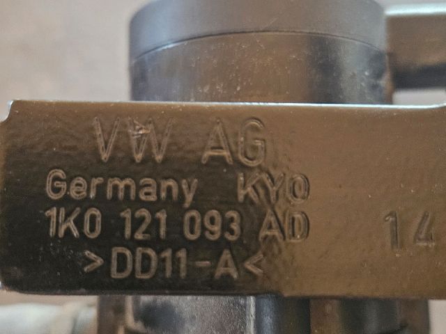 bontott VW TOURAN Vízpumpa