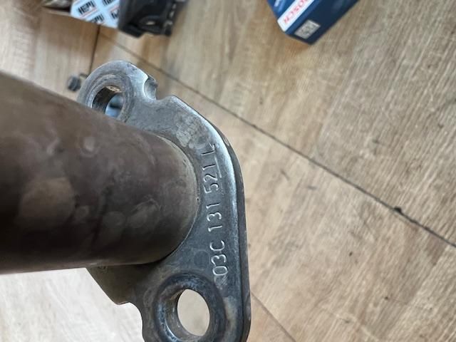 bontott VW TOURAN EGR Hűtő Cső