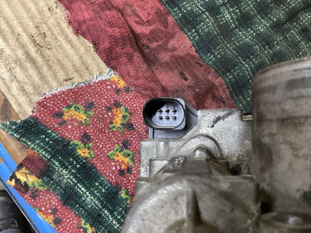 bontott VW TOURAN Fojtószelep (Elektromos)