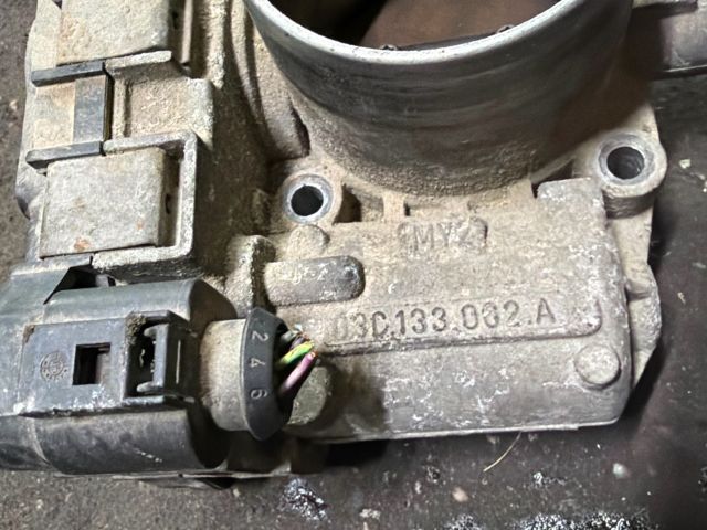 bontott VW TOURAN Fojtószelep (Elektromos)