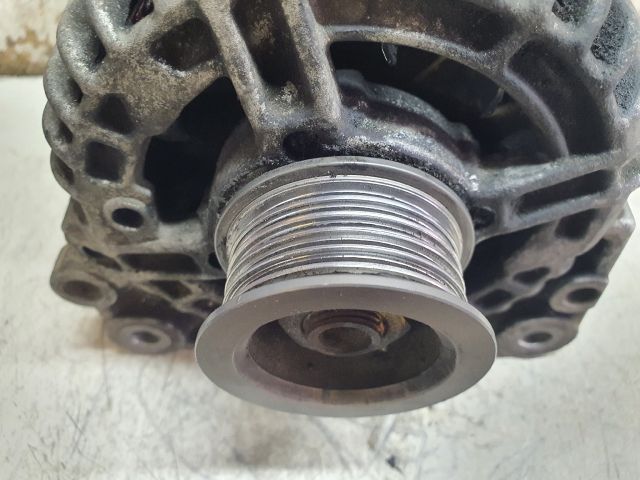 bontott VW TOURAN Generátor