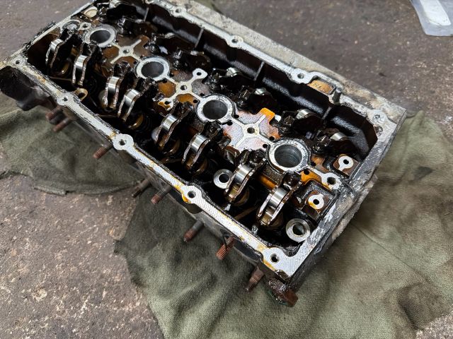 bontott VW TOURAN Hengerfej