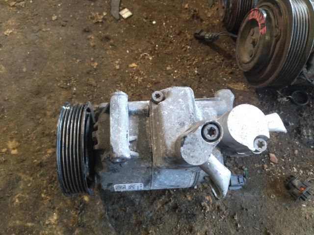 bontott VW TOURAN Klímakompresszor
