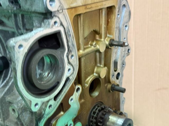 bontott VW TOURAN Motor (Fűzött blokk hengerfejjel)