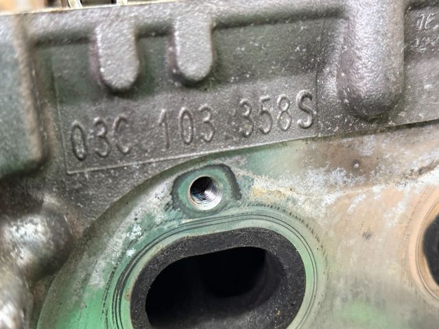 bontott VW TOURAN Motor (Fűzött blokk hengerfejjel)