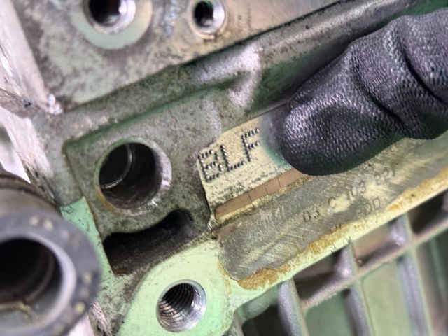 bontott VW TOURAN Motor (Fűzött blokk hengerfejjel)