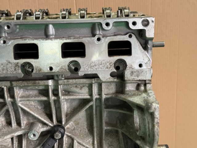 bontott VW TOURAN Motor (Fűzött blokk hengerfejjel)