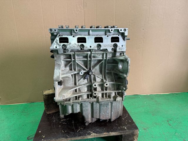 bontott VW TOURAN Motor (Fűzött blokk hengerfejjel)