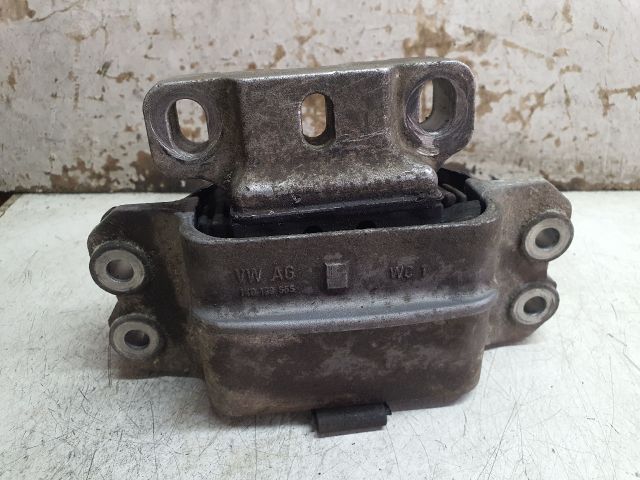 bontott VW TOURAN Motor Tartó Bak (Fém)