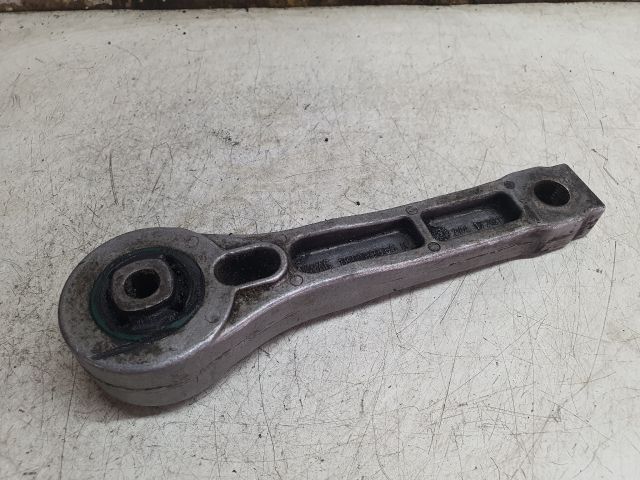 bontott VW TOURAN Motor Tartó Bak (Fém)