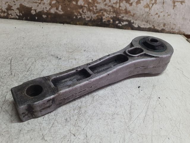 bontott VW TOURAN Motor Tartó Bak (Fém)