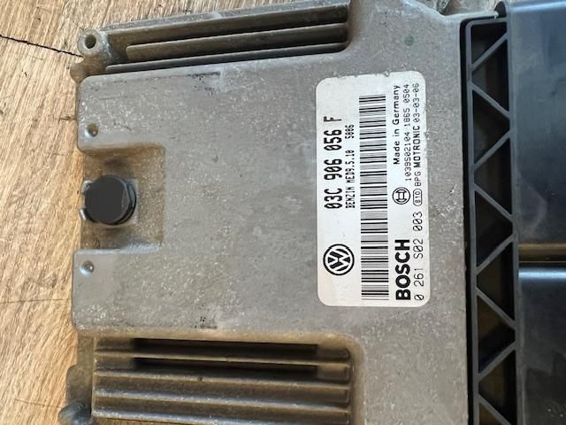 bontott VW TOURAN Motorvezérlő