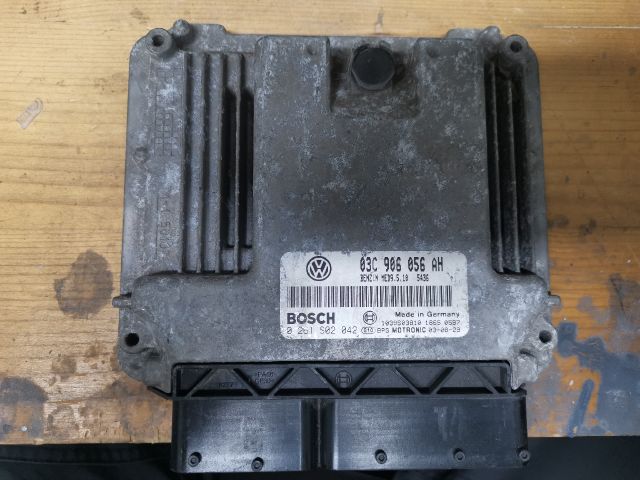 bontott VW TOURAN Motorvezérlő