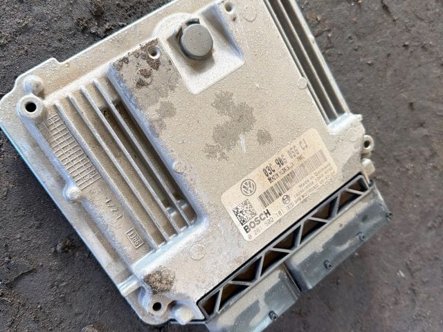 bontott VW TOURAN Motorvezérlő