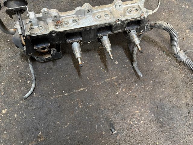 bontott VW TOURAN Porlasztó Sor / Híd