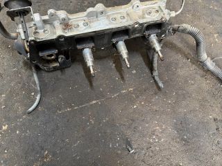 bontott VW TOURAN Porlasztó Sor / Híd