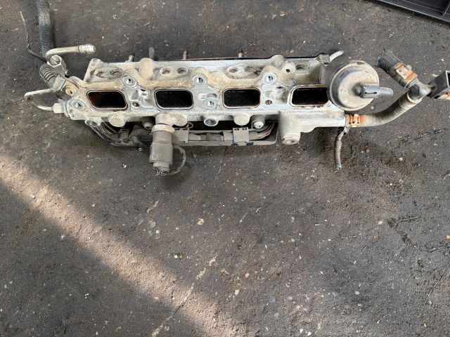 bontott VW TOURAN Porlasztó Sor / Híd