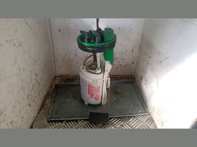 bontott VW TOURAN Üzemanyag Szivattyú