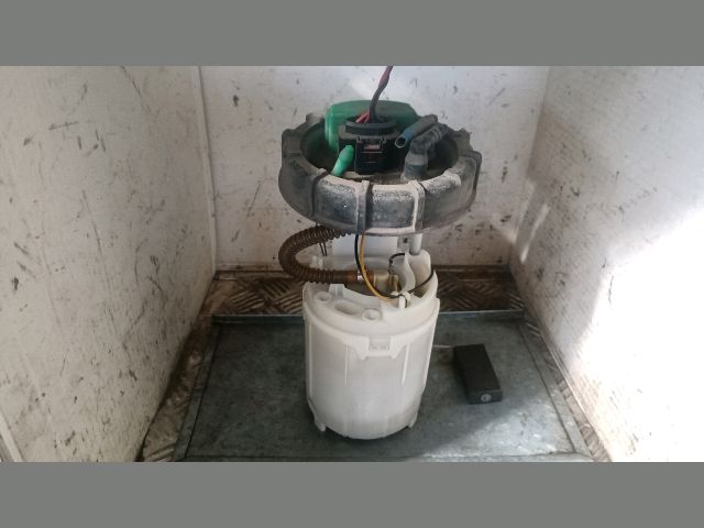 bontott VW TOURAN Üzemanyag Szivattyú