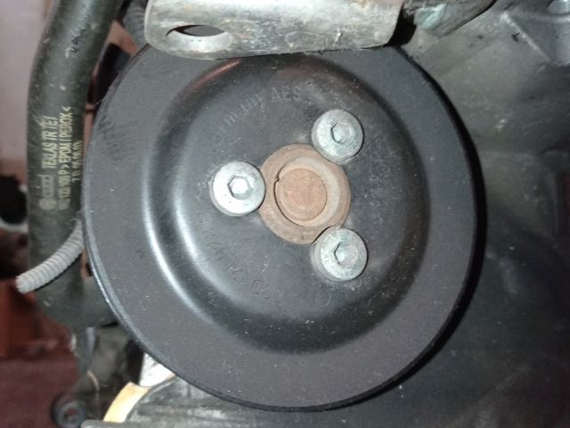 bontott VW TOURAN Vízpumpa Szíjtárcsa