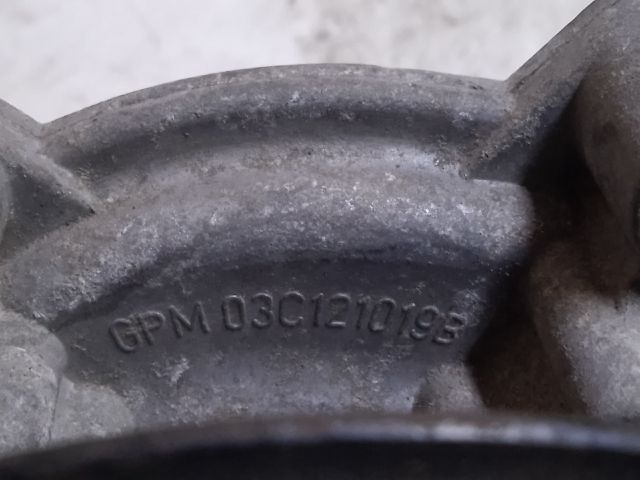 bontott VW TOURAN Vízpumpa