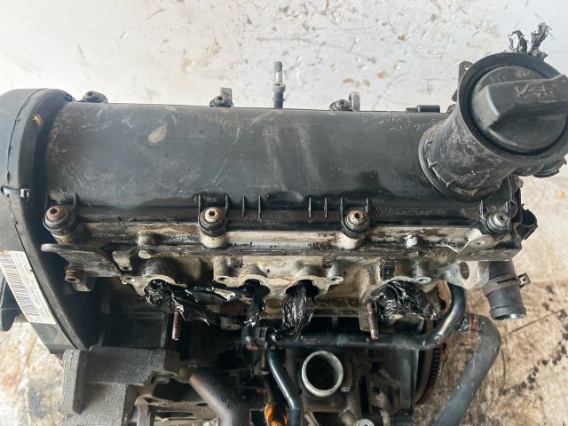 bontott VW TOURAN Motor (Fűzött blokk hengerfejjel)