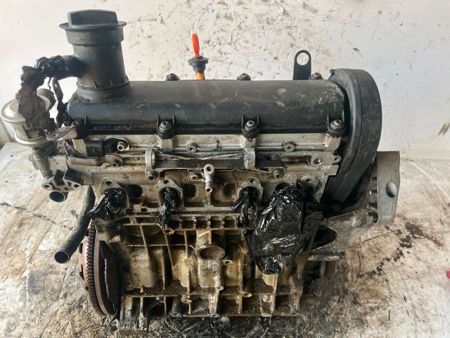bontott VW TOURAN Motor (Fűzött blokk hengerfejjel)