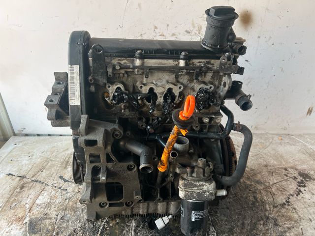 bontott VW TOURAN Motor (Fűzött blokk hengerfejjel)