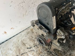 bontott VW TOURAN Motor (Fűzött blokk hengerfejjel)