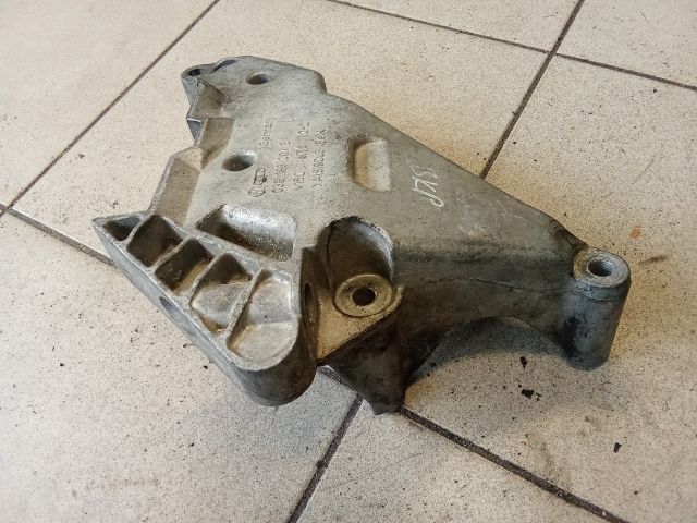 bontott VW TOURAN Motor Tartó Bak (Pozíciófüggetlen)