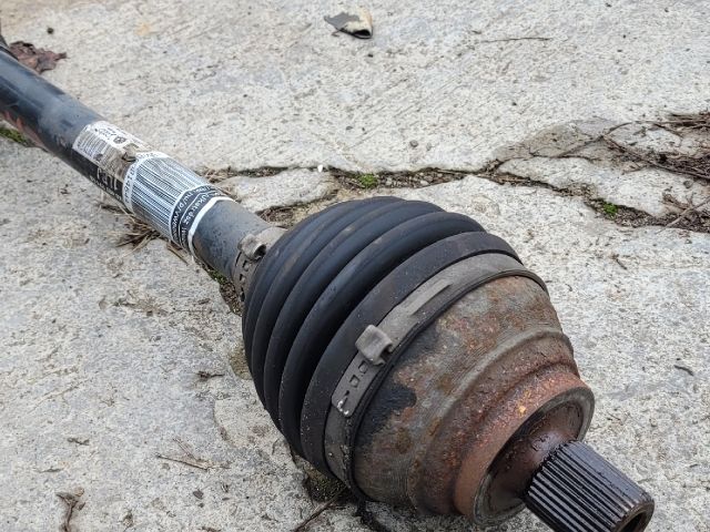 bontott VW TOURAN Bal Féltengely