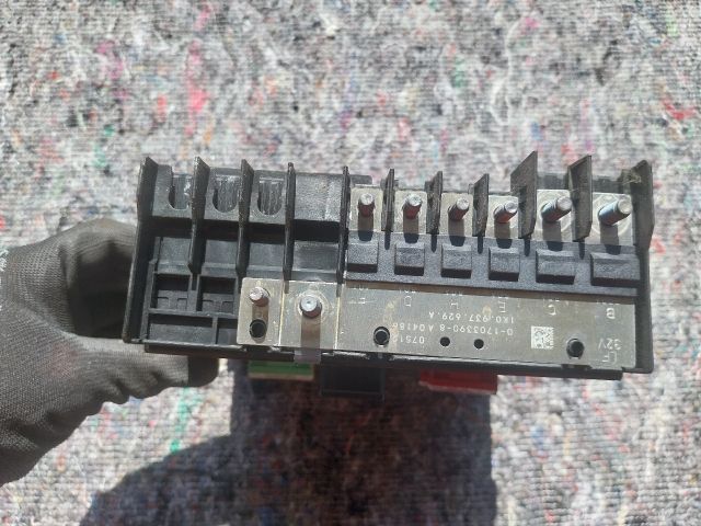 bontott VW TOURAN Biztosítéktábla Motortér