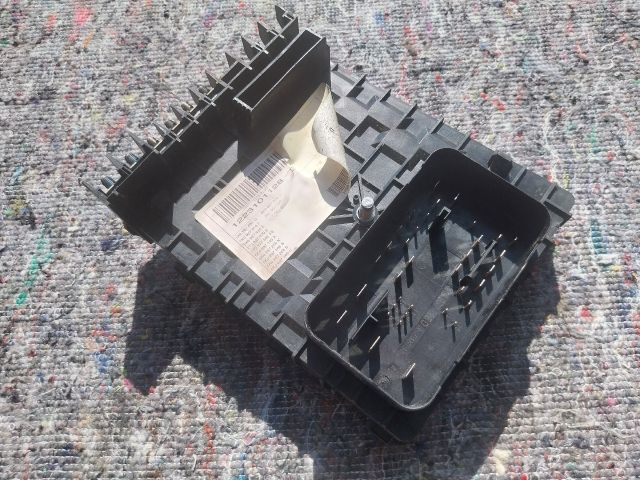 bontott VW TOURAN Biztosítéktábla Motortér