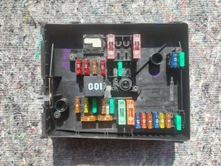 bontott VW TOURAN Biztosítéktábla Motortér