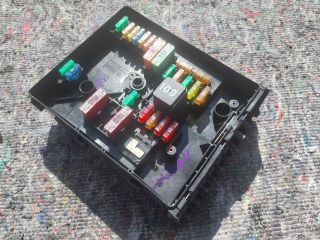 bontott VW TOURAN Biztosítéktábla Motortér