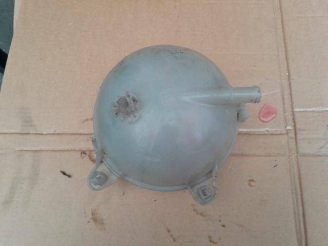 bontott VW TOURAN Kiegyenlítő Tartály