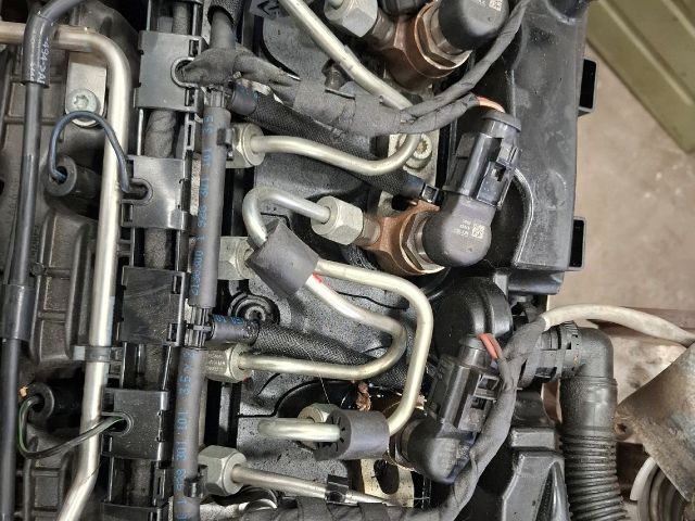 bontott VW TOURAN Komplett Motor (Segédberendezésekkel)