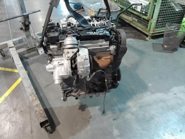 bontott VW TOURAN Motor (Fűzött blokk hengerfejjel)