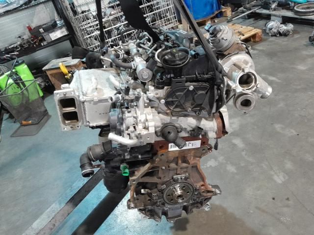 bontott VW TOURAN Motor (Fűzött blokk hengerfejjel)